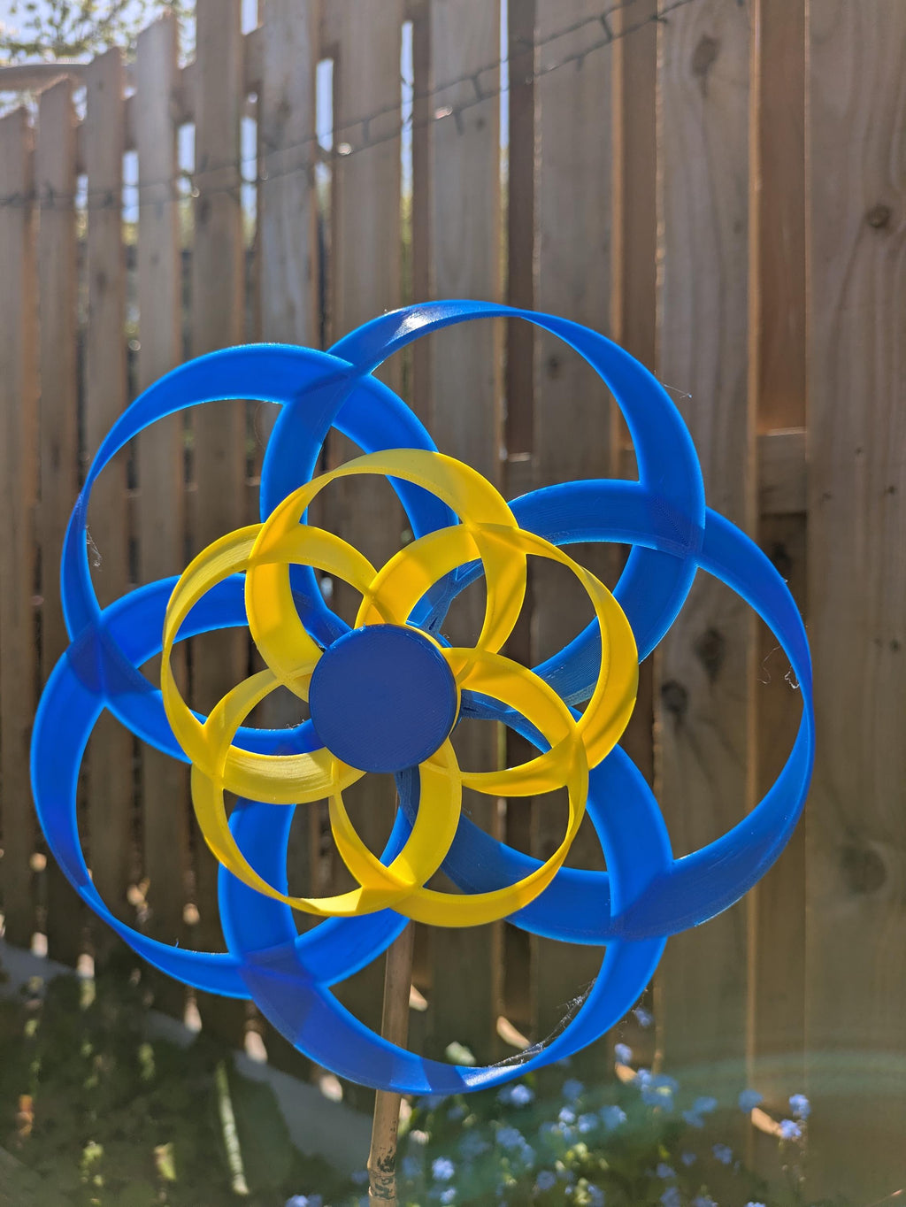 Flower Wind Spinner | Garden Stake | Dual Colour Counter-Rotating Round Petals | Garden Gift