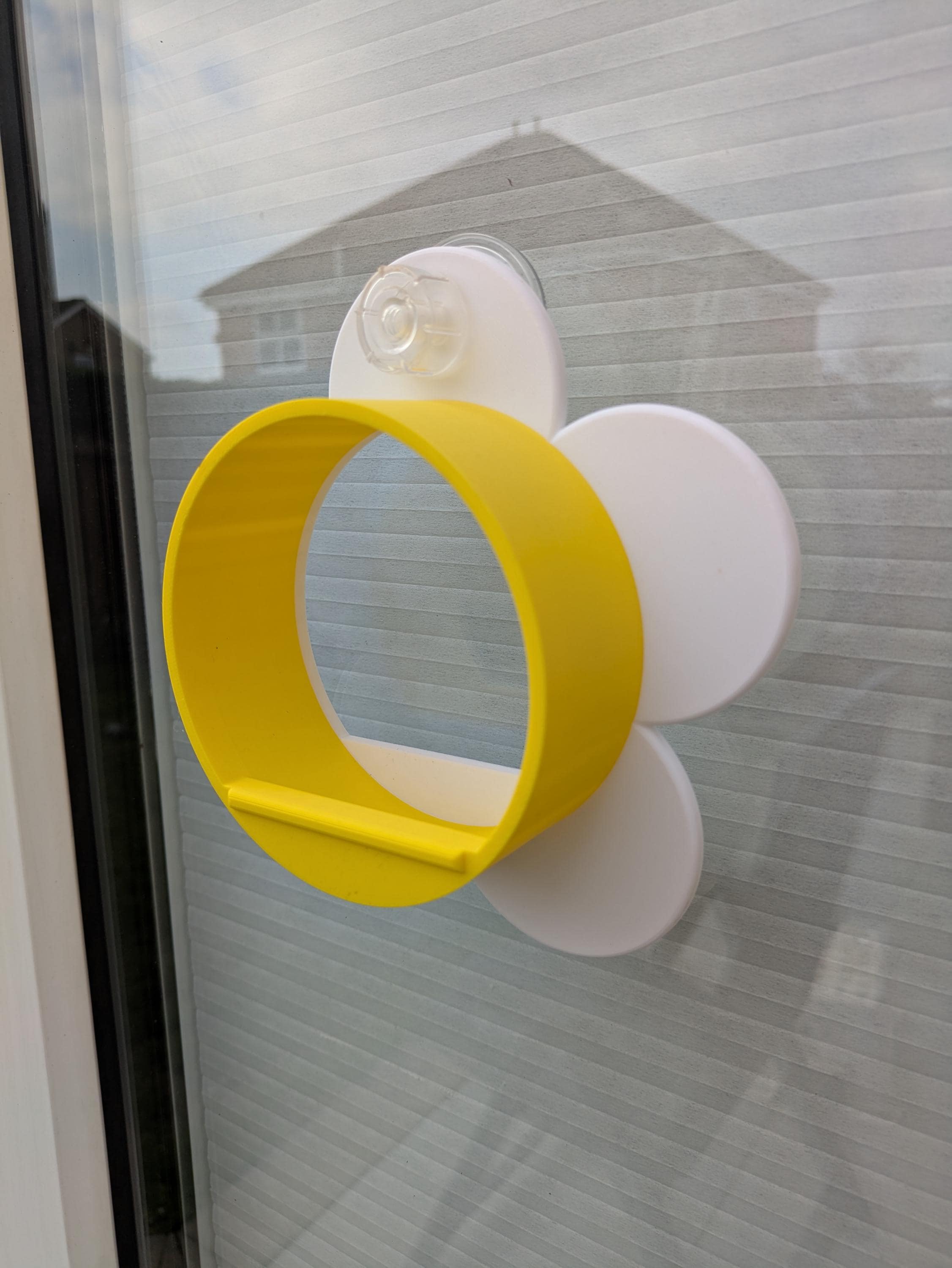 Bright sunny flower novelty window Bird Feeder: Suction Cup Design
