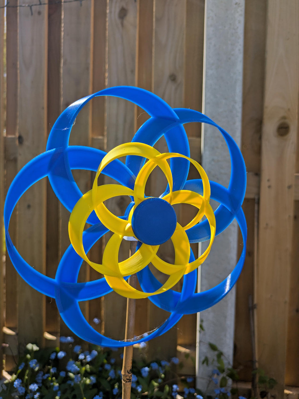 Flower Wind Spinner | Garden Stake | Dual Colour Counter-Rotating Round Petals | Garden Gift