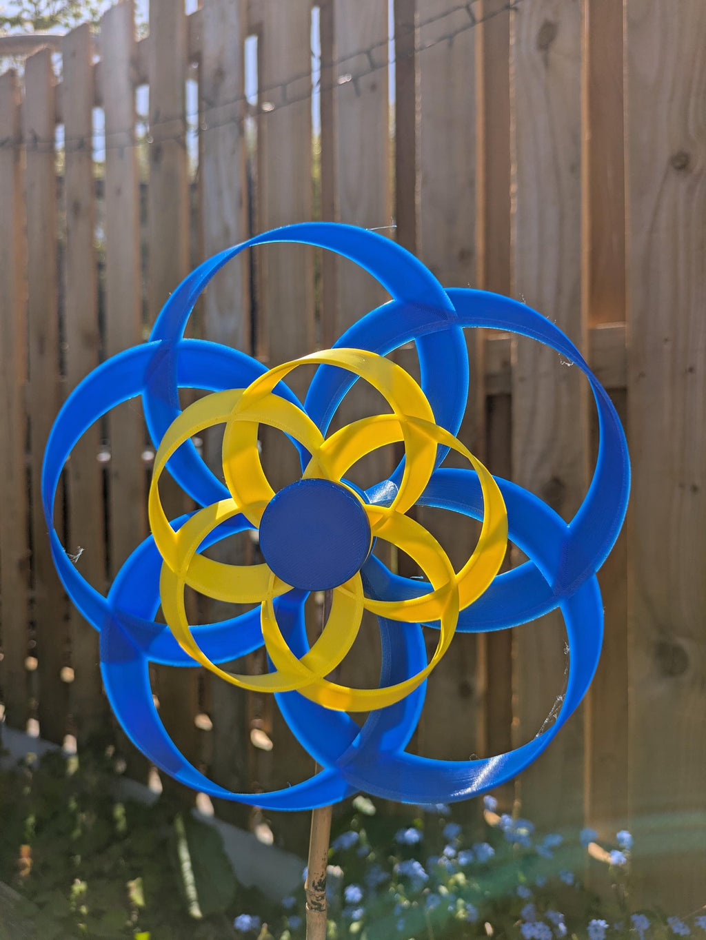 Flower Wind Spinner | Garden Stake | Dual Colour Counter-Rotating Round Petals | Garden Gift